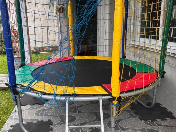 Cama elástica Pequena — locação de brinquedos em Gravataí/RS