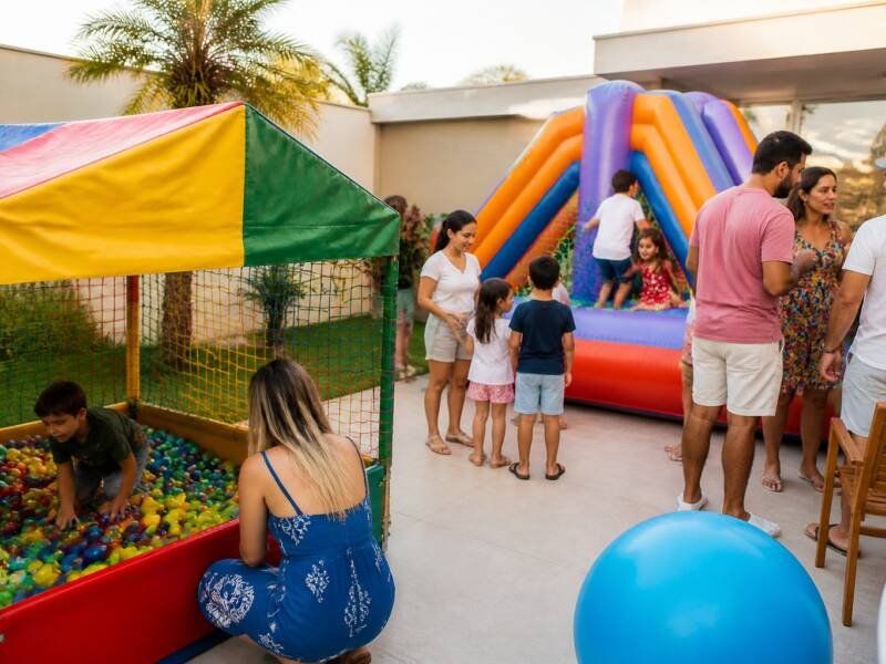 Aluguel de brinquedos para festas em Cachoeirinha - RS com infláveis em evento infantil